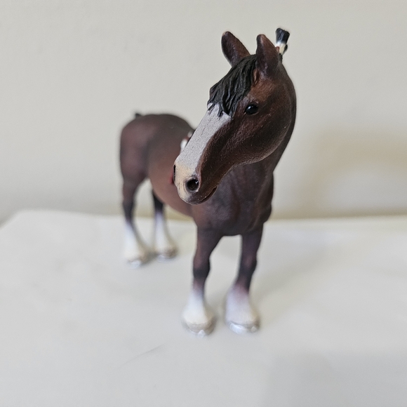 Schleich Clydesdale Bay Gelding Draft Horse 13808 - Picture 2 of 7